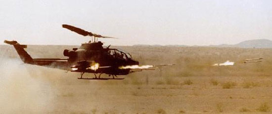 AH-1F lanzando Hydras