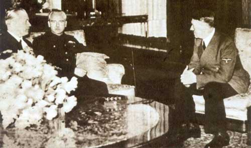 Serrano Suer reunido con Hitler